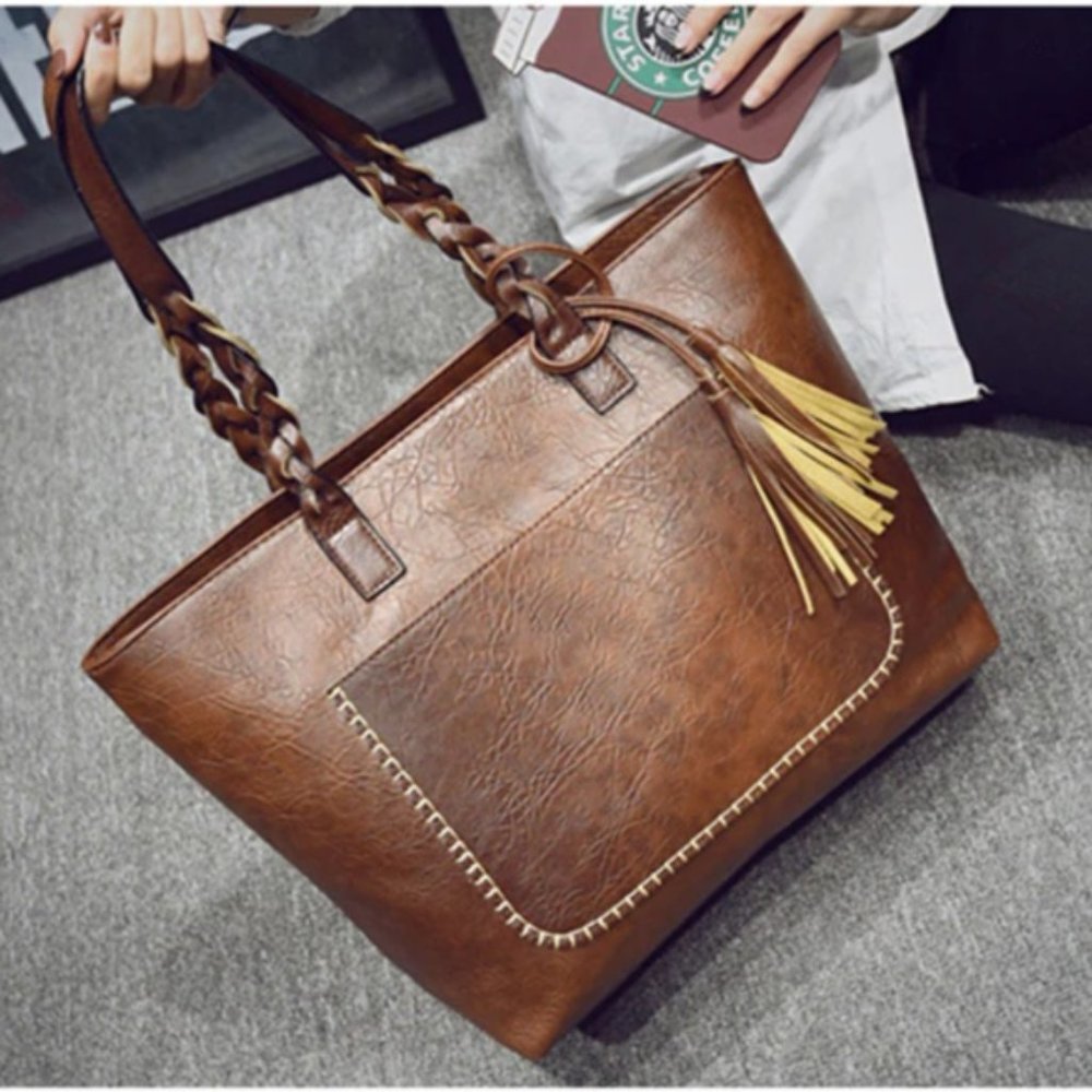 Duke Hudson- Leather Shoulder Bag - Picture 2 of 9